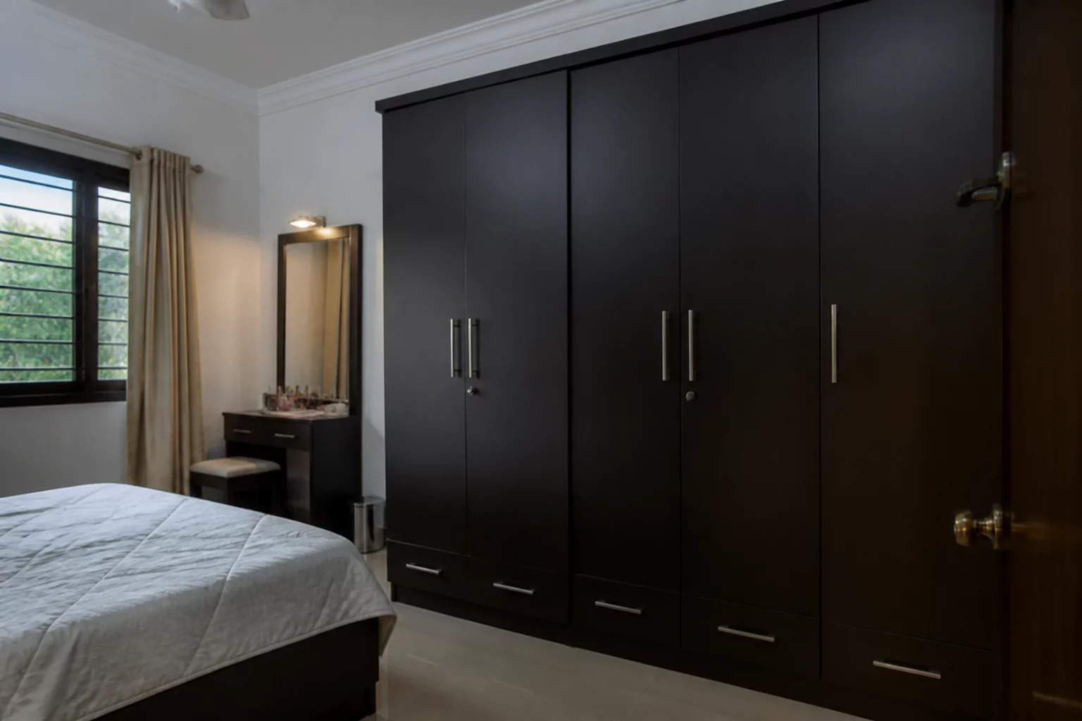 A Wardrobe That Shrank the Room
